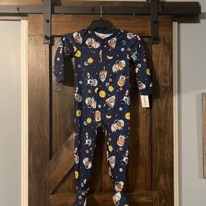 Carter's Space Print‎ Fleece Footed Pajamas (Size 4t/4A)